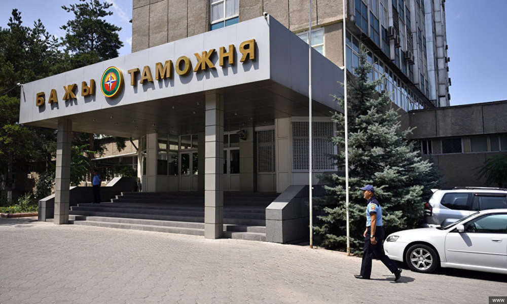 Бажы кызматынын контрабандага каршы күрөшүү бөлүмдөрү 768 укук бузуу фактысын аныктады  