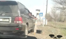 Кеминде наркы 2,3 миллион сомго бааланган радарды сүзгөн айдоочу кармалды 