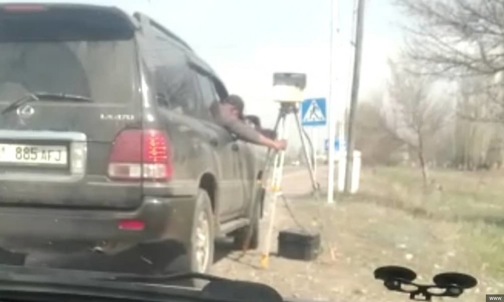 Кеминде наркы 2,3 миллион сомго бааланган радарды сүзгөн айдоочу кармалды 