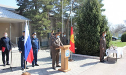 Военнослужащие РФ награждены именными часами президента Кыргызстана