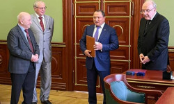 Ортопед-травматолог Сабырбек Жумабеков Россиянын Илимдер академиясынын чет элдик мүчөсү болуп шайланды