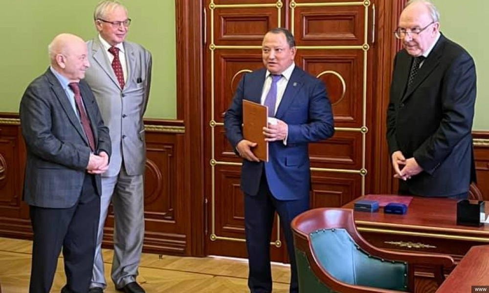Ортопед-травматолог Сабырбек Жумабеков Россиянын Илимдер академиясынын чет элдик мүчөсү болуп шайланды