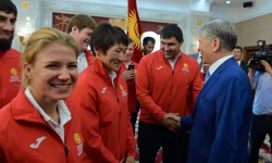  Алмазбек Атамбаев спортчуларды олимпиадага узатты 