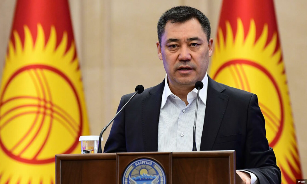 Президент чек арадагы жаңжалдан курман болгондордун жакындарына жана туугандарына көңүл айтты