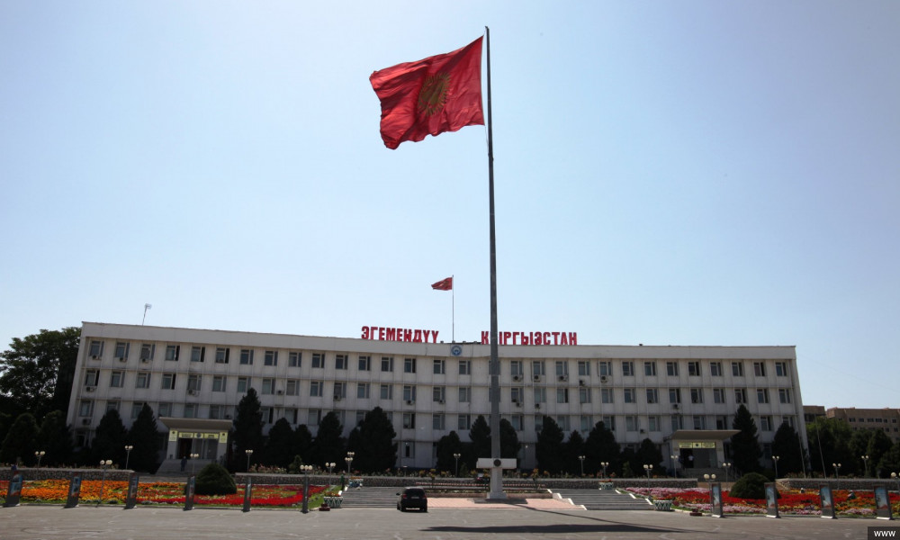 Ош шаарынын мэриясы Баткенге гуманитардык жана акчалай жардам көрсөттү
