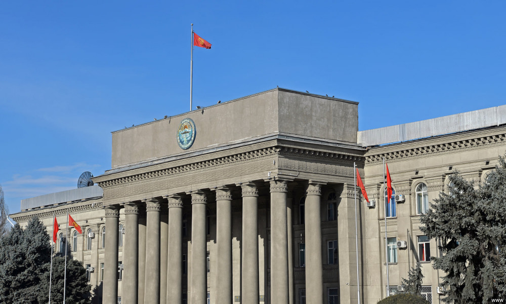 Өкмөт Аппаратынын кызматкерлери бир күндүк эмгек акысын Баткендин тургундарына көмөк иретинде которот