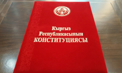 Президент Садыр Жапаров жаңы Конституцияга кол коюп, Кыргызстан элине кайрылуу жасайт