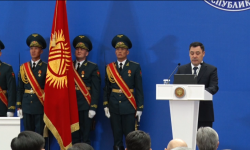 Президент өлкө элине кайрылуу жасап жатып, өлкөдөгү аялдардын өзгөчө ролун баса белгиледи