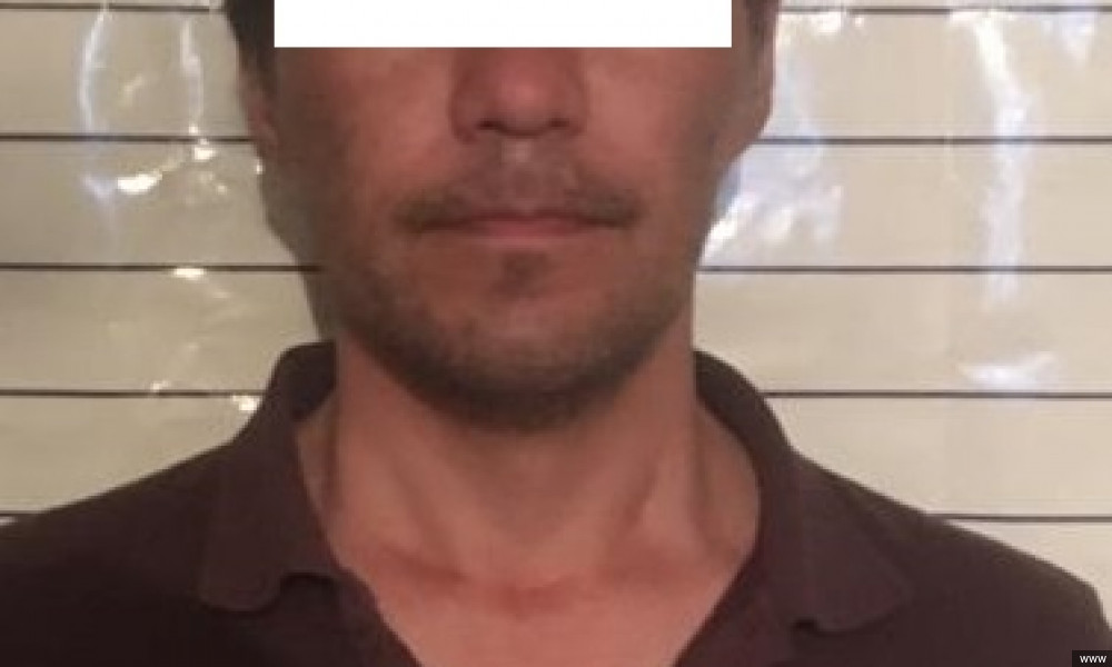 Аламүдүн районунда издөөдө жүргөн жаран кармалып, жанынан баңги сатына окшош зат табылды 