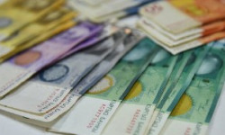 Республикалык бюджеттен медициналык кызматкерлерге компенсация төлөөгө 243 млн сом бөлүндү