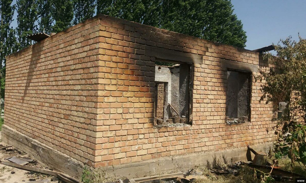Баткенде чек ара тилкесиндеги окуядан курман болгон 36 жарандын үй-бүлөсүнө үйлөр курула баштады