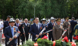 Ошто маданият кызматкерлери ардагерлерди жашаган үйлөрүндө куттукташты
