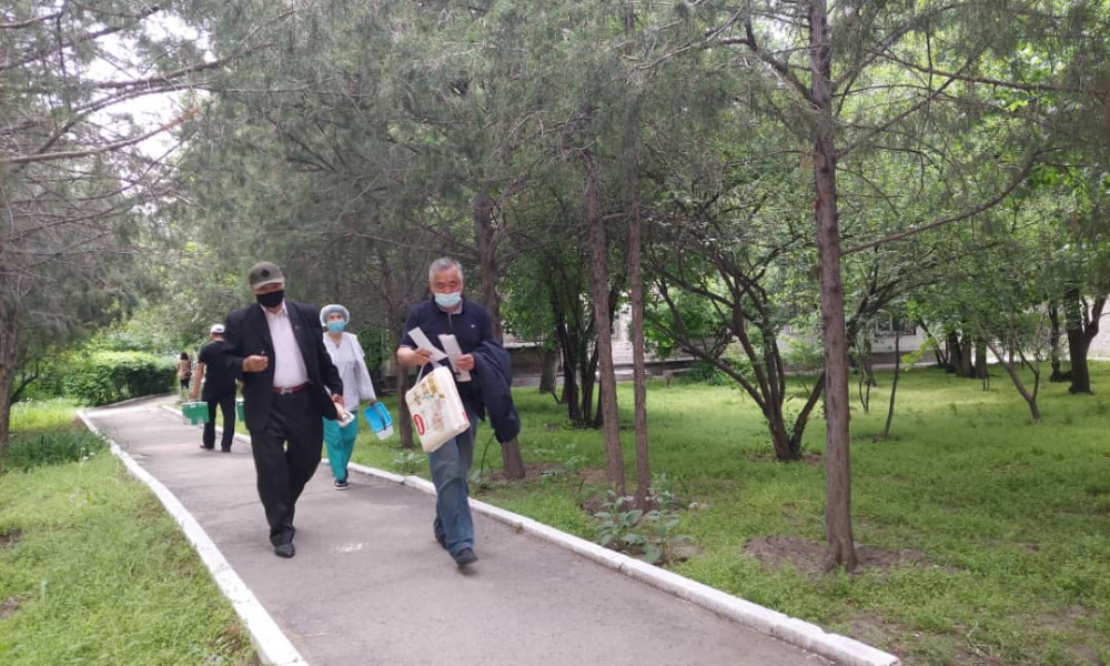 Ветераны столичной милиции посетили городской клинический родильный дом 