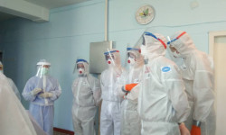 Коронавируска кабылган медицина кызматкерлерине 75 миң сом өлчөмүндө кенемте төлөнүүдө