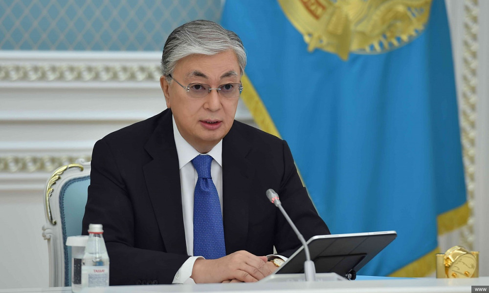Казакстандын президенти Кыргызстан элин жана президент Садыр Жапаровду Орозо айт майрамы менен куттуктады
