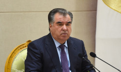 Тажикстан президенти Эмомали Рахмон Кыргызстан элин жана президент С.Жапаровду Орозо айт майрамы менен куттуктады
