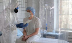 В Кыргызстане за сутки коронавирусом заразились три медработника