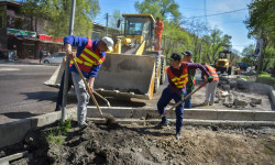 Бишкек шаарында жалпы узундугу 4,8 чакырымды түзгөн 7 көчөдө курулуш иштери жүрүүдө 