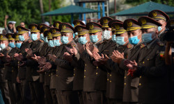 Кыргызстан отмечает день Кыргызской армии и пограничной службы