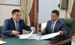 Президент Садыр Жапаров принял мэра г. Ош Таалайбека Сарыбашова
