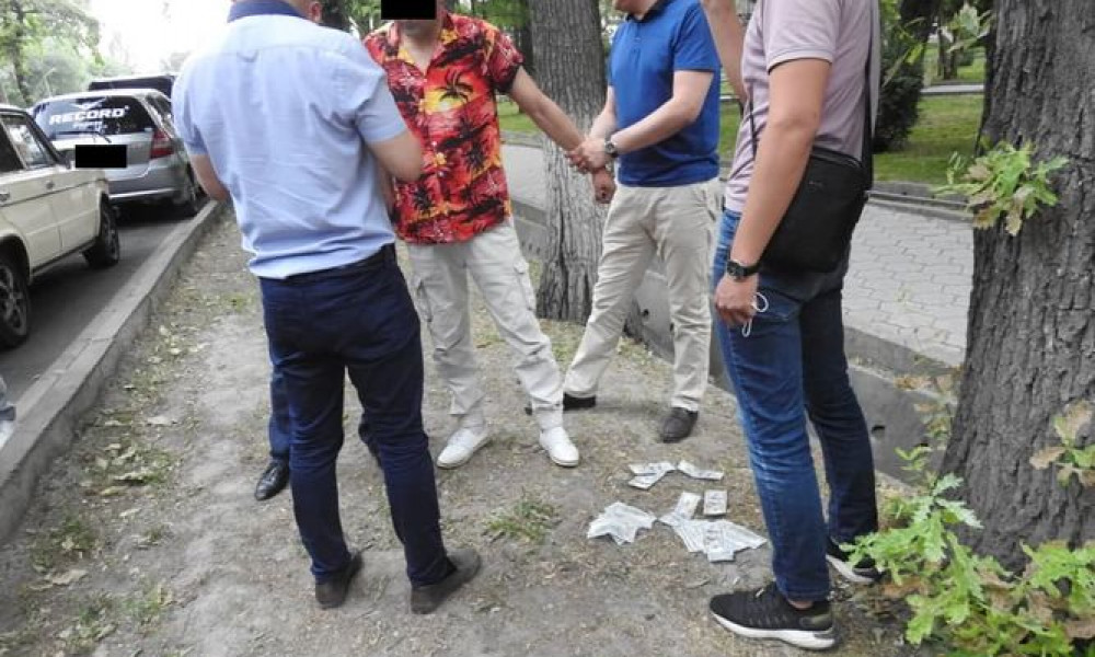 ГКНБ задержала мошенников, вымогавших деньги, прикрываясь именем брата президента