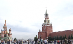 Путин продлил срок временного пребывания мигрантов в России