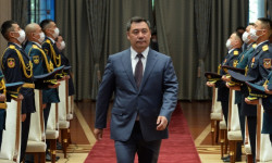 Президент Садыр Жапаров наградил ряд военнослужащих