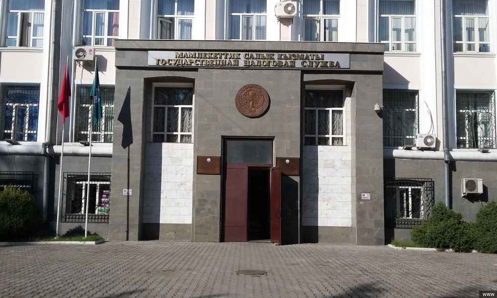 Салык кызматы Ош шаарынын ишкерлерине жаңы стандартка туура келген ККМди колдонуу боюнча талаптарды түшүндүрдү