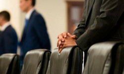 На сегодня около 27-и тысяч человек работают в системе госуправления