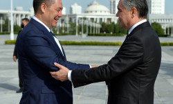 Встреча глав Кыргызстана и Туркменистана