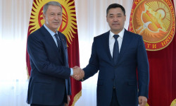 Президент Садыр Жапаров принял министра нацобороны Турции 