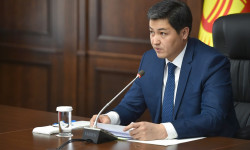 "1-сентябрга чейин жабыркаган билим берүү мекемелеринин курулушу милдеттүү түрдө бүткөрүлүшү керек",- У.Марипов