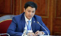 Улукбек Марипов поздравил Премьера Госсовета Китая Ли Кэцяня с днем рождения