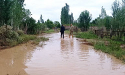 В Тонском районе Иссык-Кульской области сошел селевой поток. Трасса Бишкек — Каракол размыта