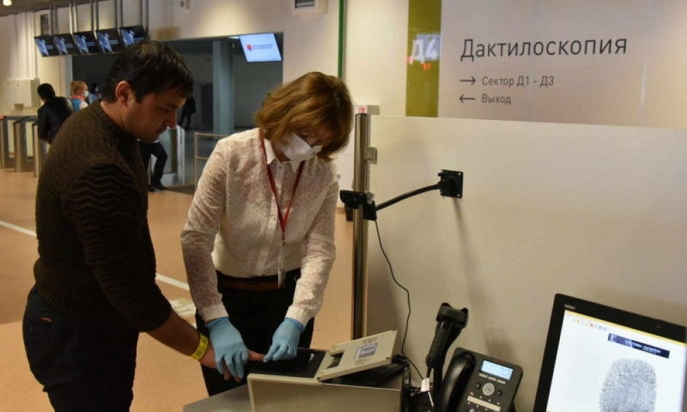МВД России: Мигрантов обяжут проходить дактилоскопию