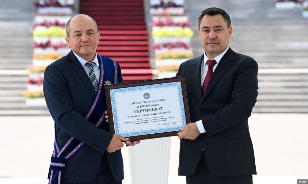 Машыктыруучу Нурбек Изабековго 8 млн 150 миң сомдук сертификат тапшырылды
