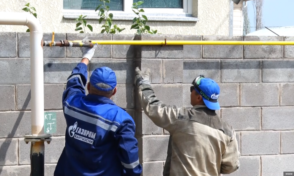 “Газпром Кыргызстан” жылытуу мезгилине чейин абоненттерди карыздарды төлөөгө чакырат
