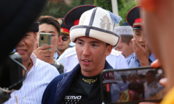 Кыргызстандык Владислав Шулико Ысык-Көлдү сүзүп өтүүдө дүйнөлүк рекорд койду