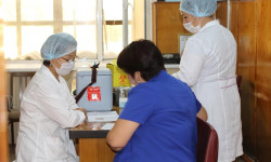 За прошедшие сутки в Кыргызстане вакцину от COVID-19 получили 5 785 человек