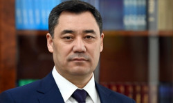 Садыр Жапаров: "Педагог – бул өлкөнүн тиреги"