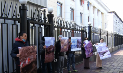 В Бишкеке прошла акция протеста гражданских активистов против канадской компании Центтерра