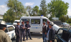Жалал-Абад облусунда милициянын көчмө кабылдама унаасы жарандарды кабыл алууда
