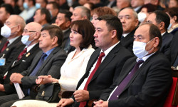 Биринчи айым Айгүл Жапарова кайрымдуулук марафонго катышты 