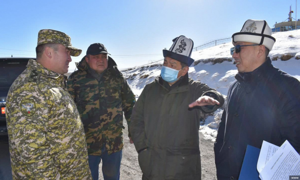 «Торугарт» көзөмөл-өткөрүү пунктунда жүк ташуучу унаалардын саны көбөйтүлөт - Акылбек Жапаров