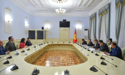 Акылбек Жапаров «Riyada Group» компаниясынын президенти шейх Дейя бинт Ибрагим Аль Халифа менен жолугушту