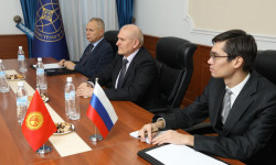 Руслан Казакбаев встретился с послом России Николаем Удовиченко