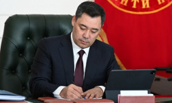 Подписан Указ «О Фонде поддержки образования и молодежи при Президенте КР»