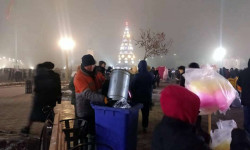 После празднования нового года с площади «Ала-Тоо» вывезли 5 тонн мусора
