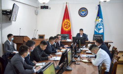 Мэр Бишкека встретился с жителями посёлков по вопросу выдачи техпаспортов