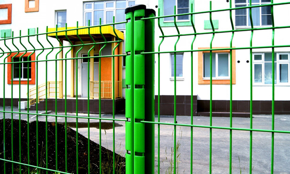 Вокруг школ Бишкека установят ограждения